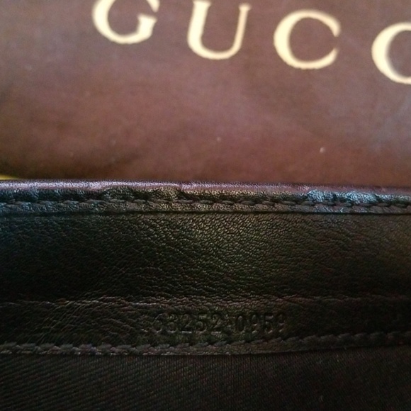 Authentic Gucci Voyager  clutch - Picture 5 of 11